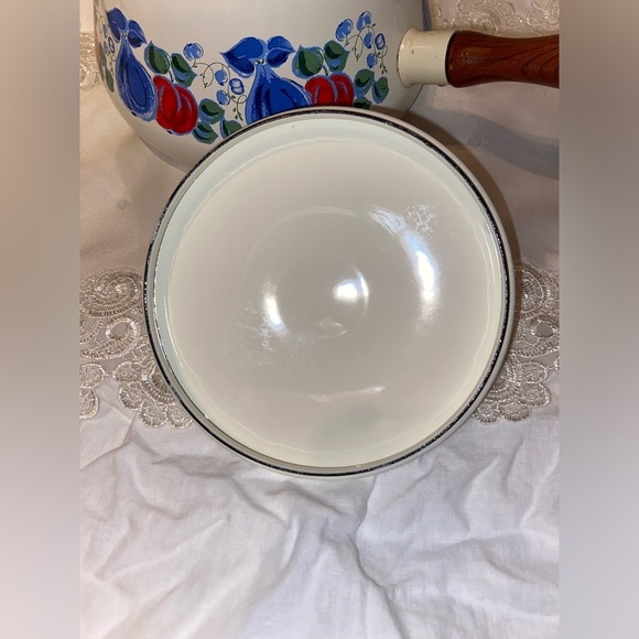 3/55$ Cottage core Vintage 1970s Enamelware Pot with‎ wood handles - Picture 14 of 16